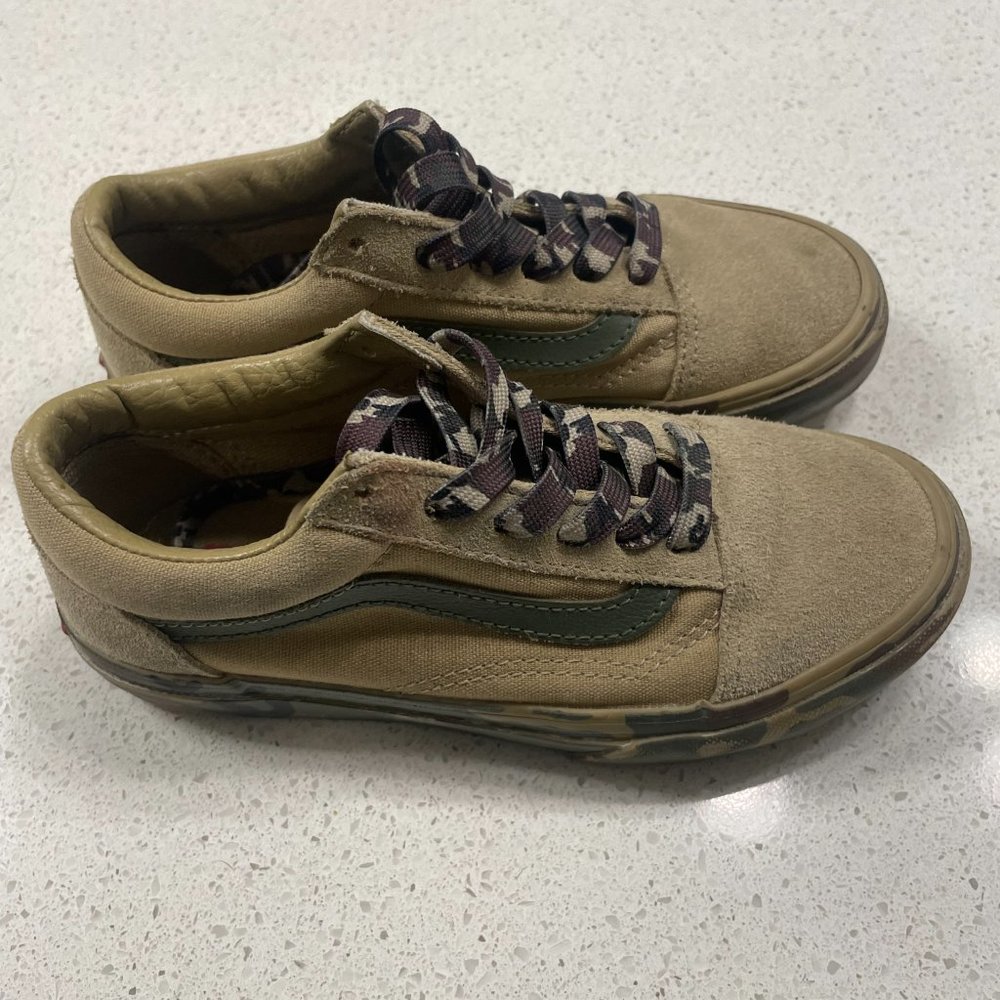 Urban Adventure Boys Vans Camo Shoes in Size 1 - Stand Out in Style!"